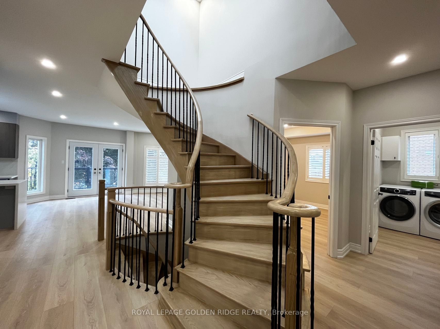 549 Mcleod Cres, #Upper