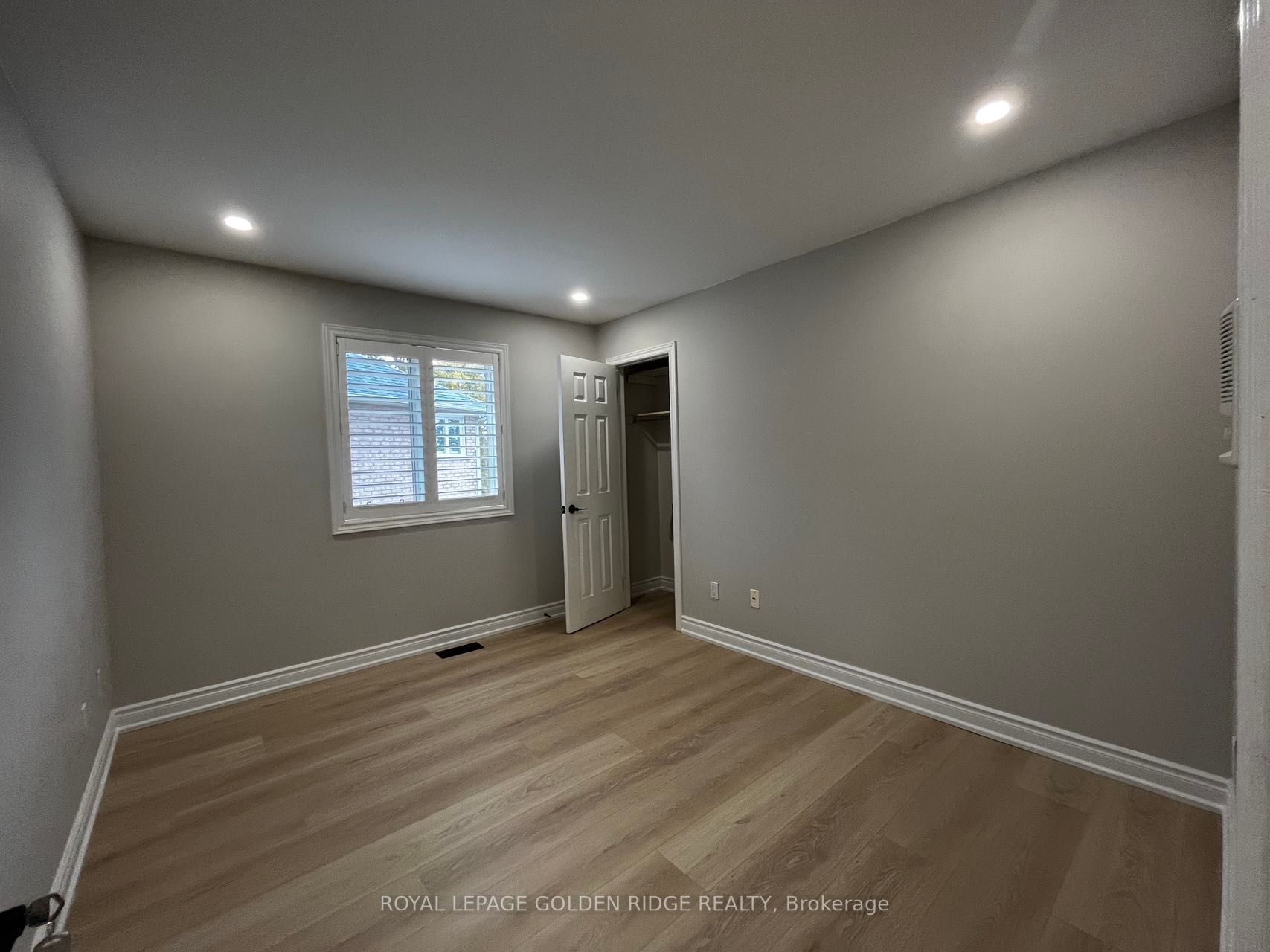 549 Mcleod Cres, #Upper