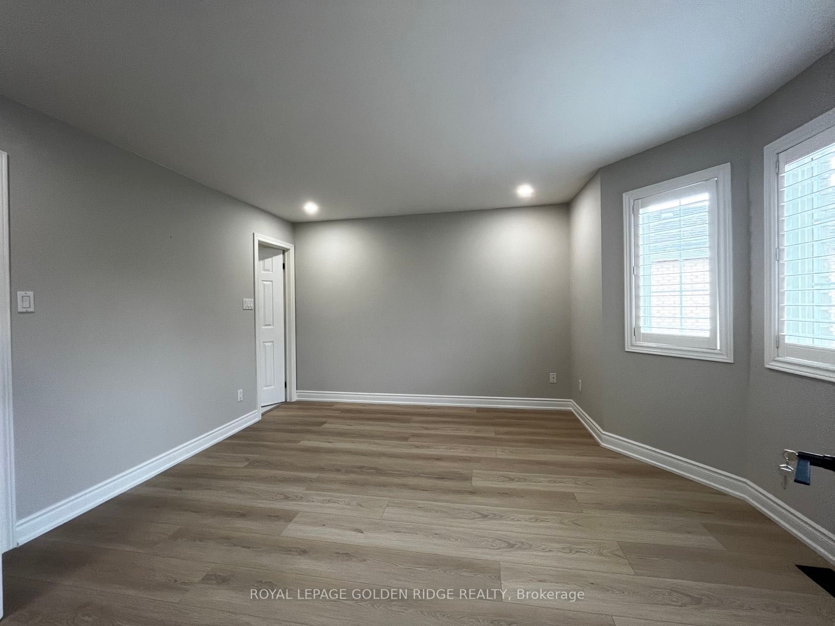 549 Mcleod Cres, #Upper