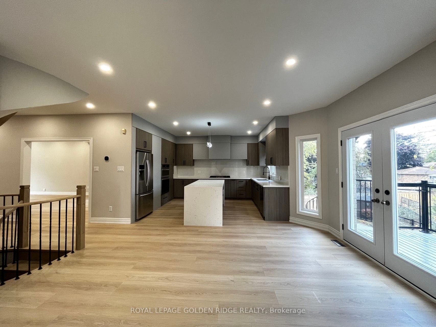 549 Mcleod Cres, #Upper