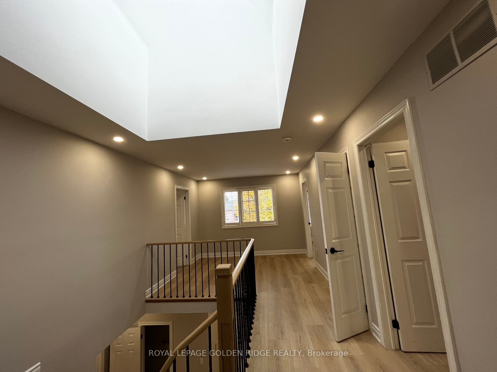 549 Mcleod Cres, #Upper