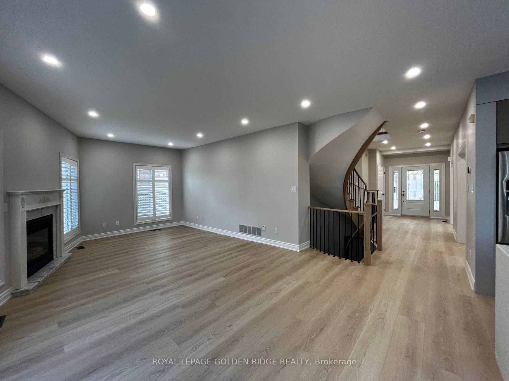 549 Mcleod Cres, #Upper