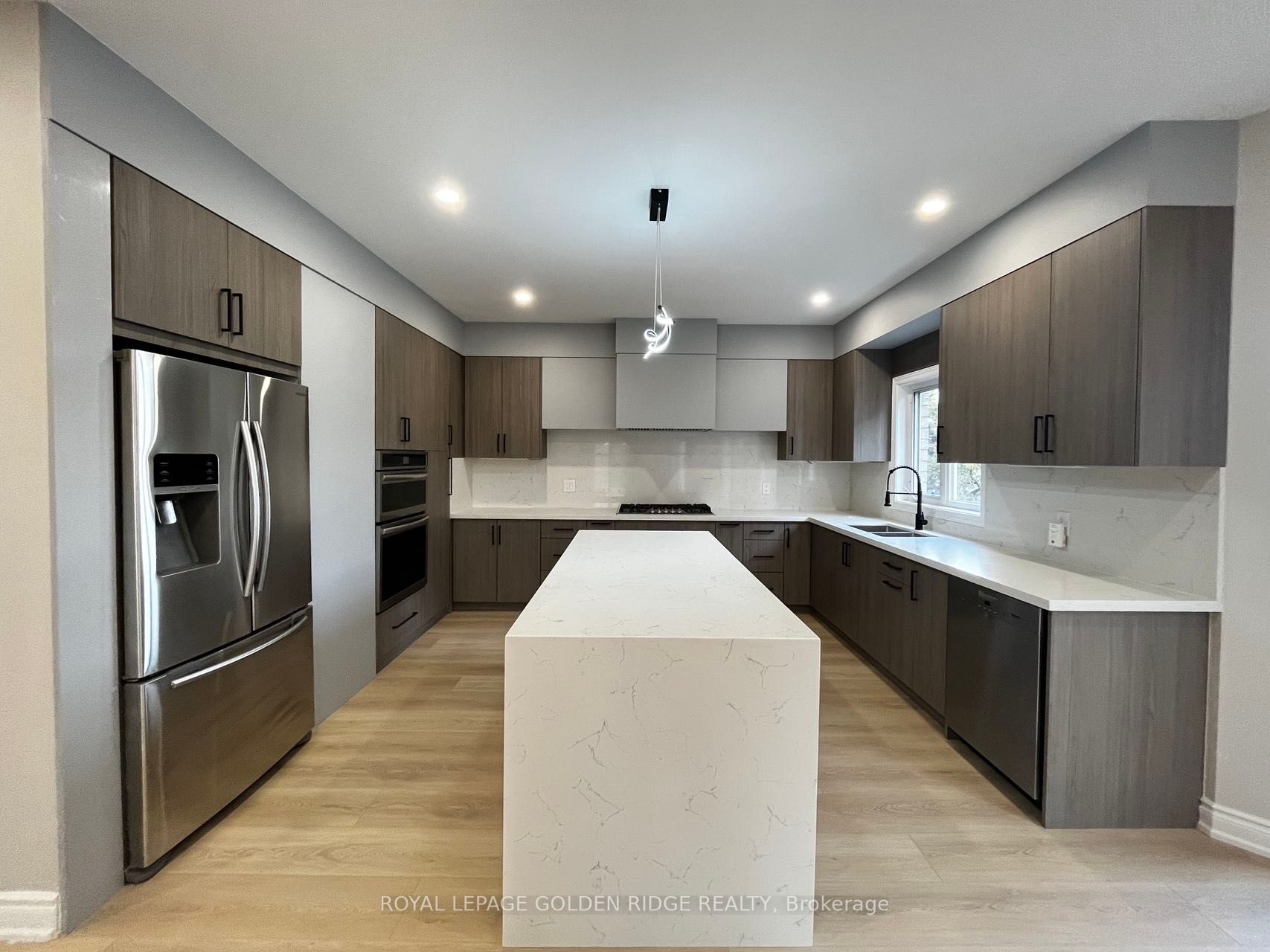 549 Mcleod Cres, #Upper