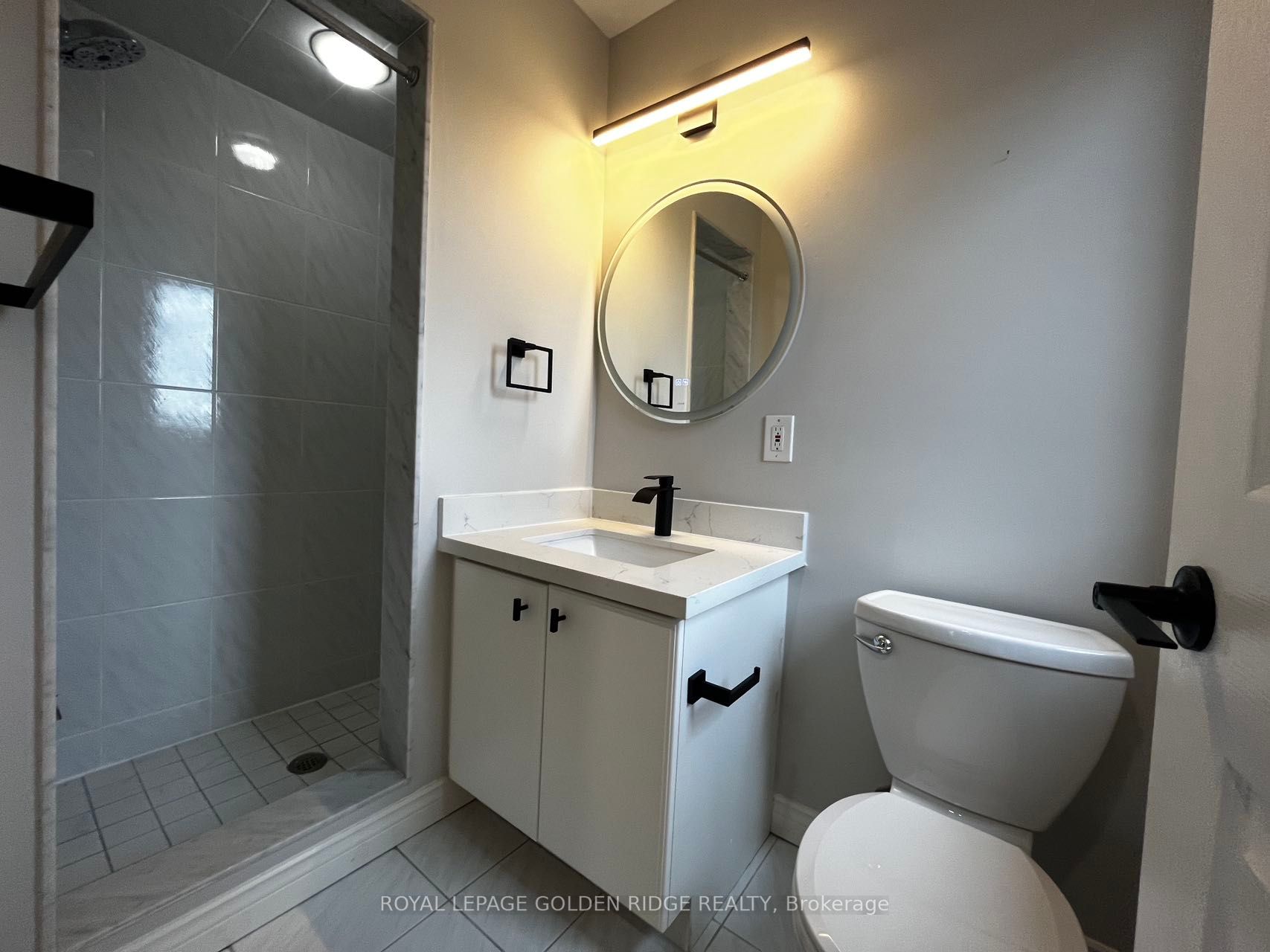 549 Mcleod Cres, #Upper