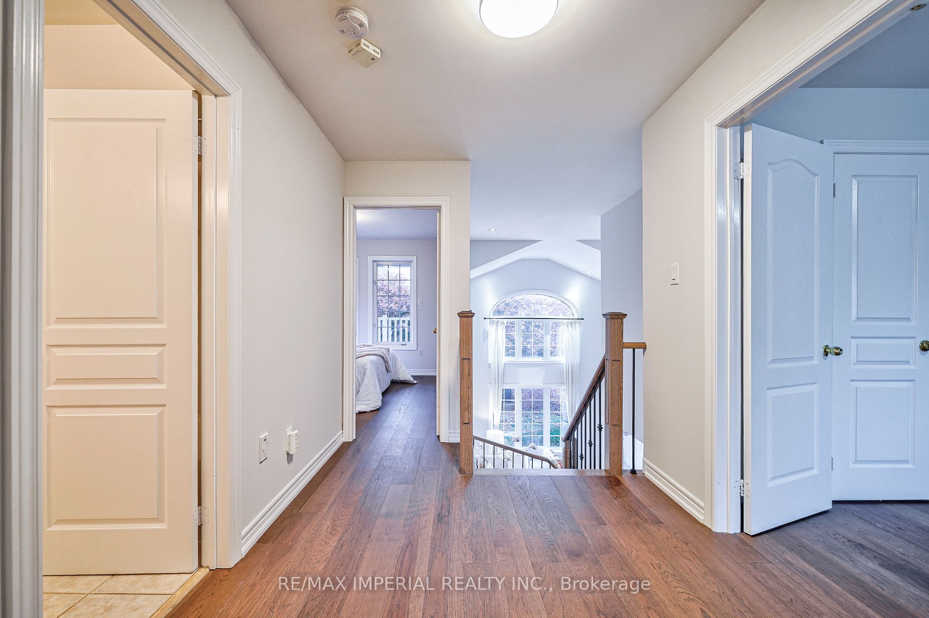 24 Hoile Dr