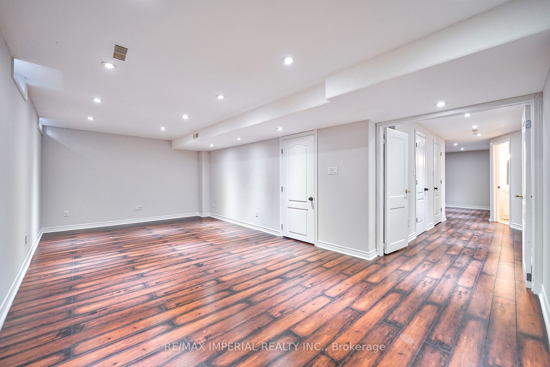 24 Hoile Dr