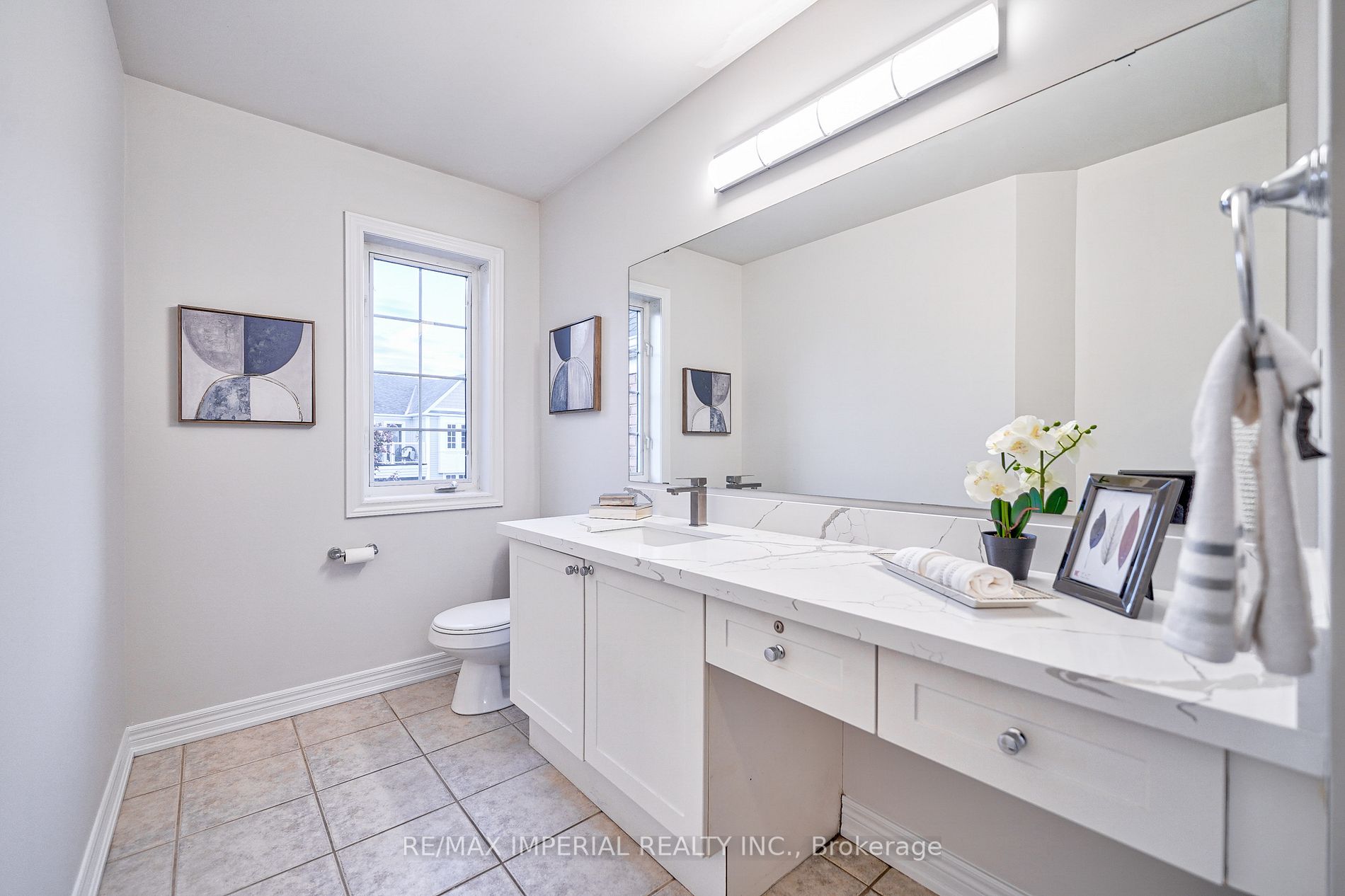 24 Hoile Dr