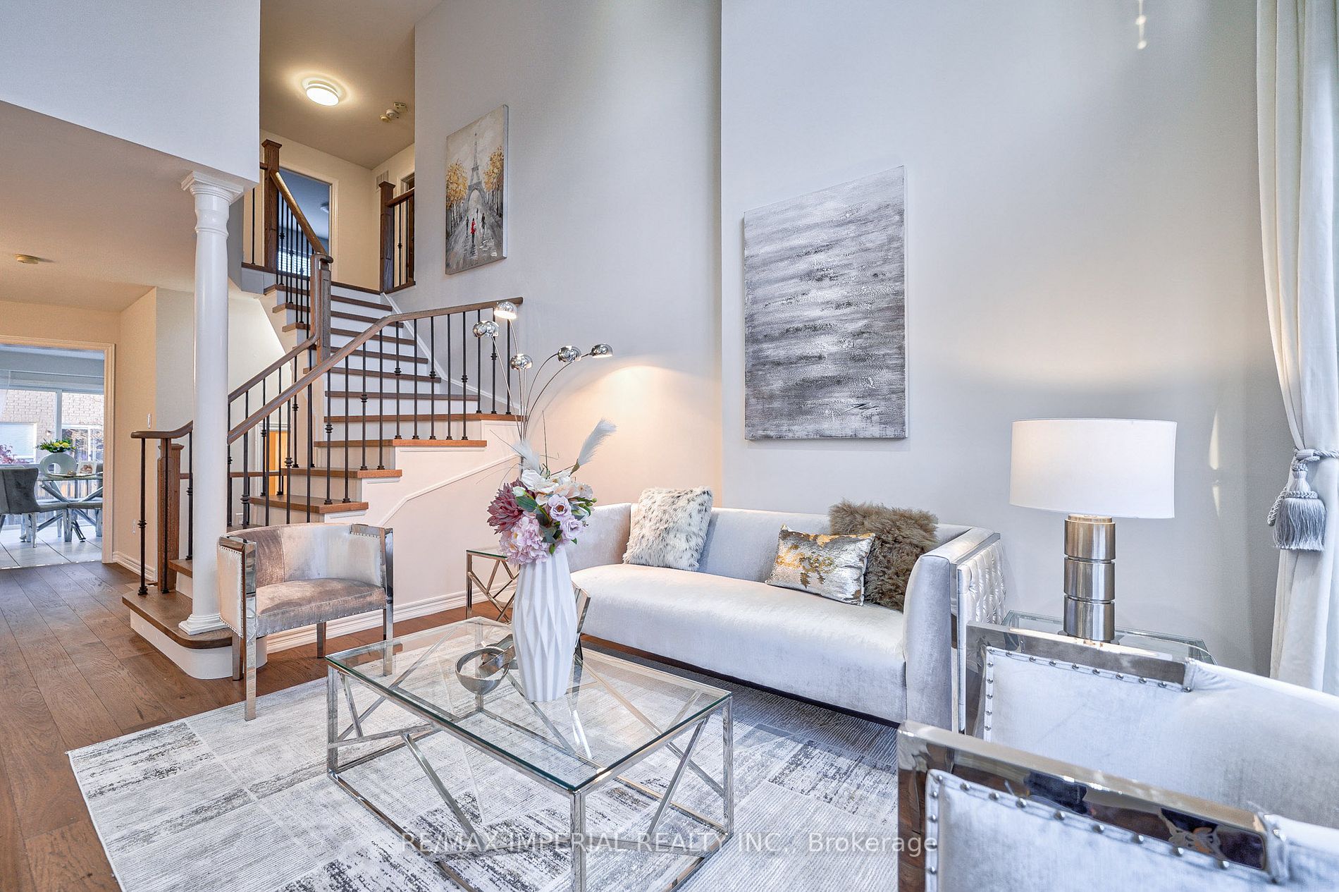 24 Hoile Dr