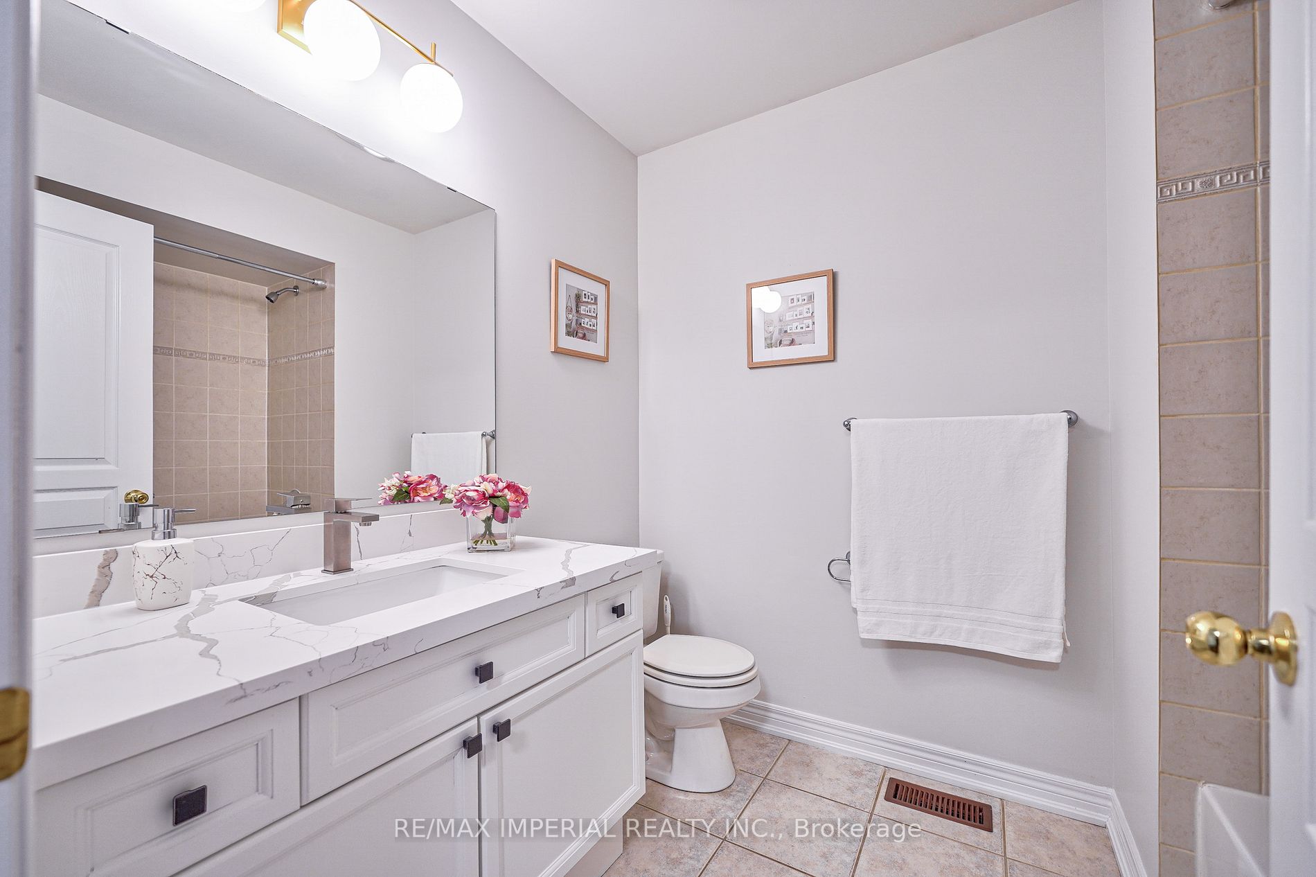 24 Hoile Dr