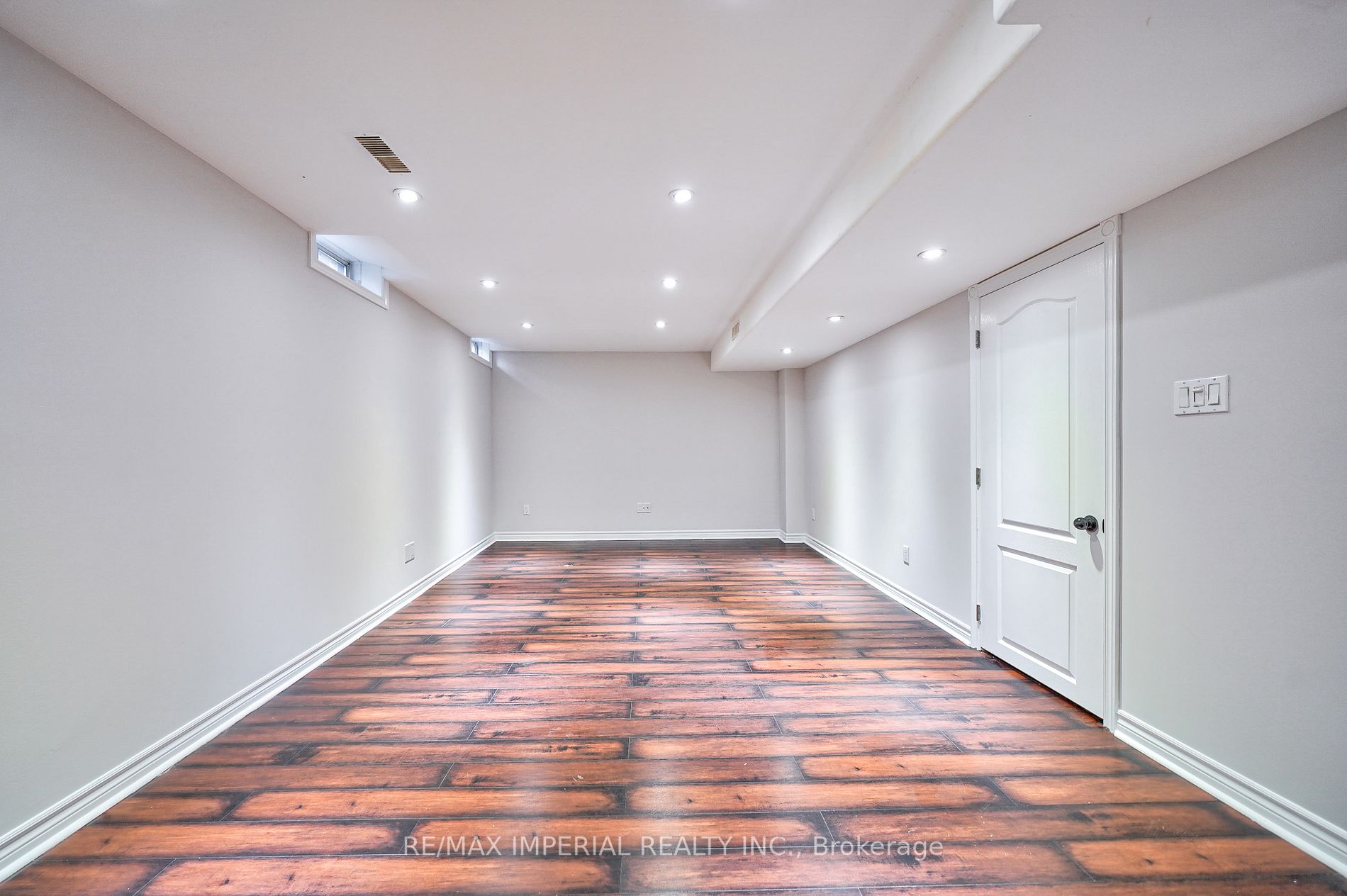 24 Hoile Dr