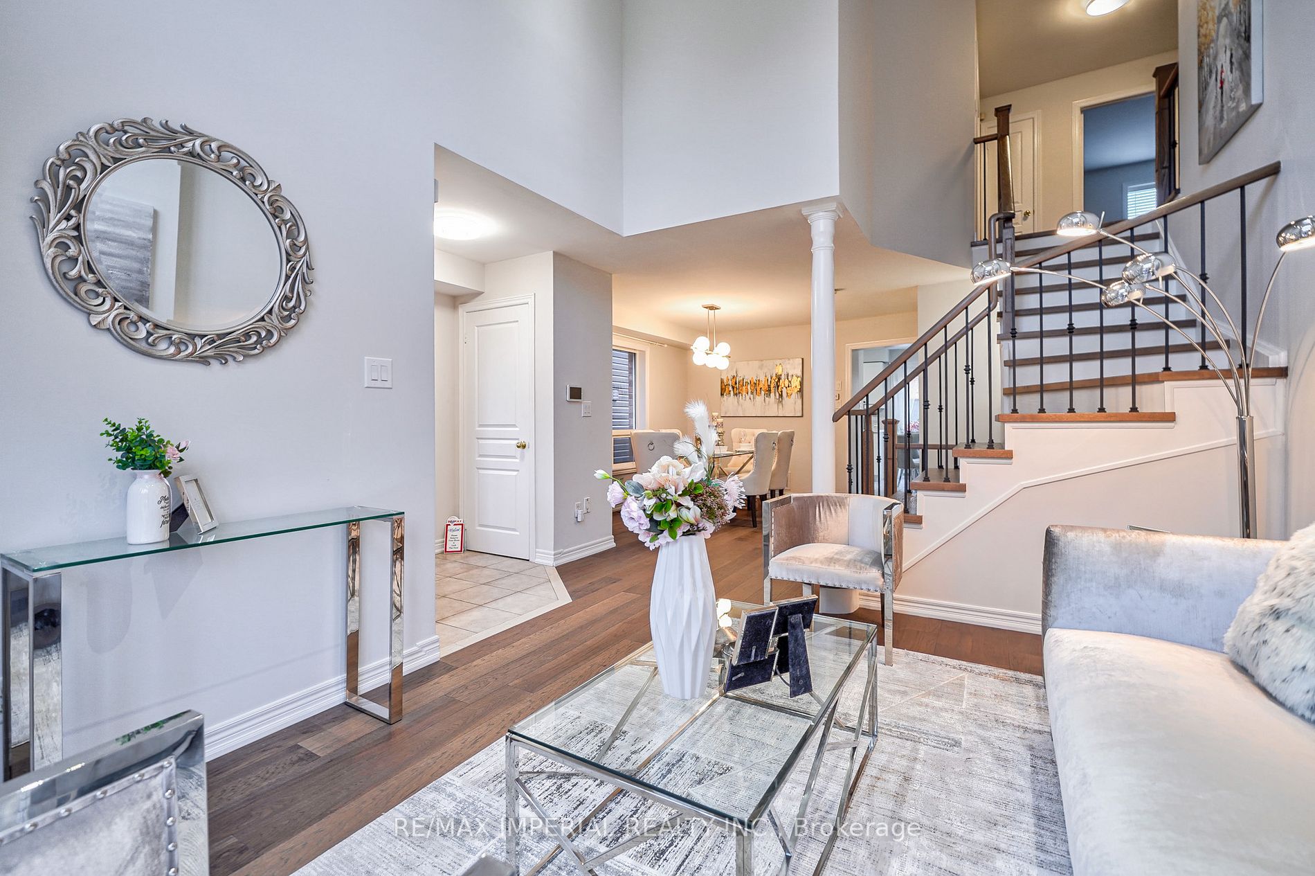 24 Hoile Dr