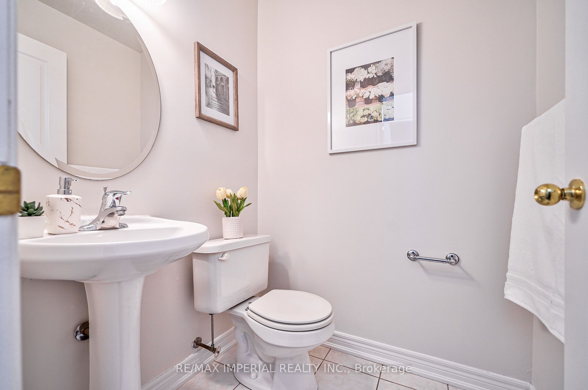24 Hoile Dr