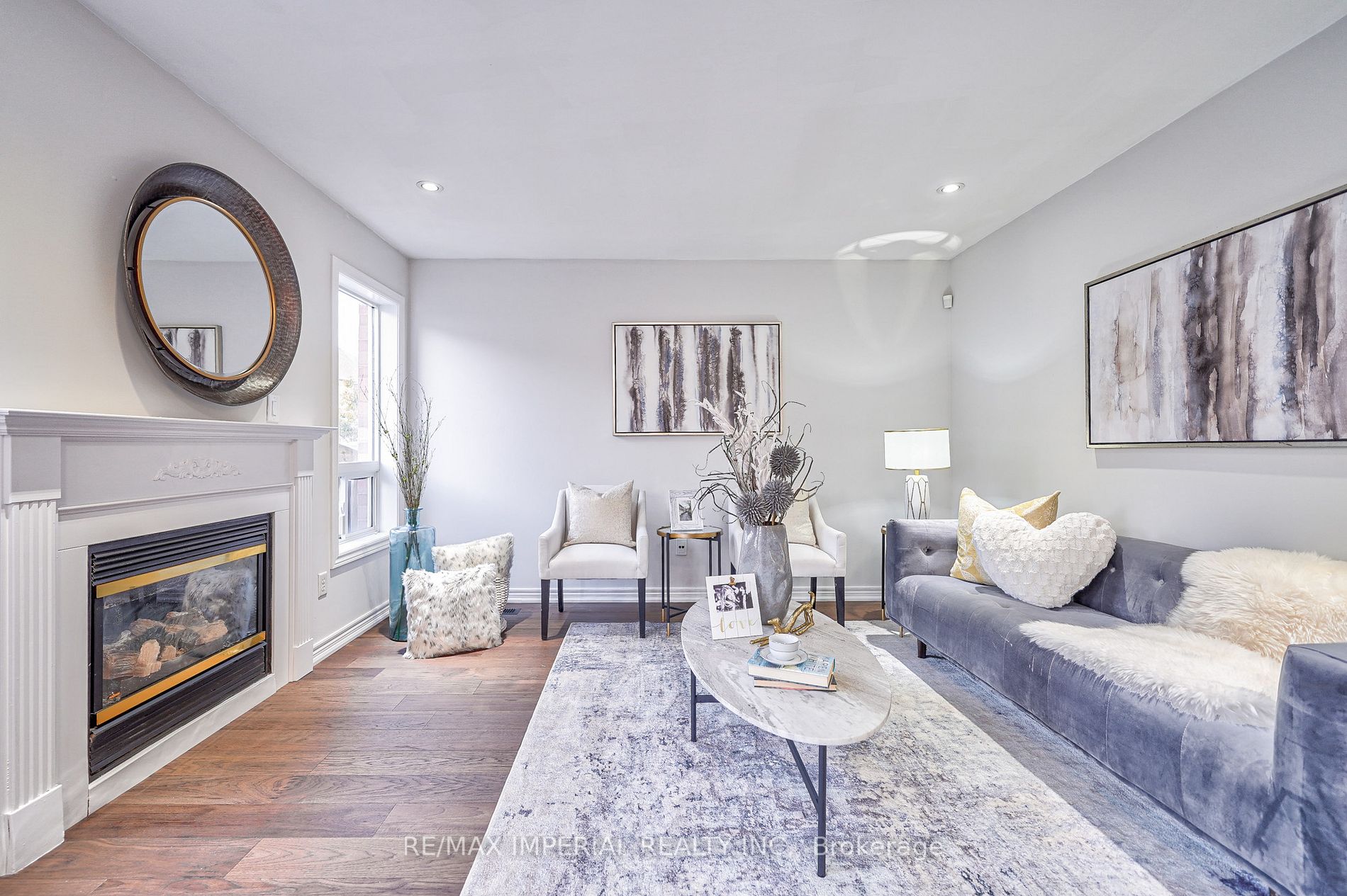 24 Hoile Dr