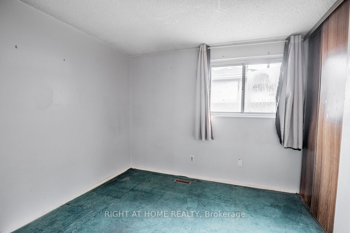 741 Downview Cres