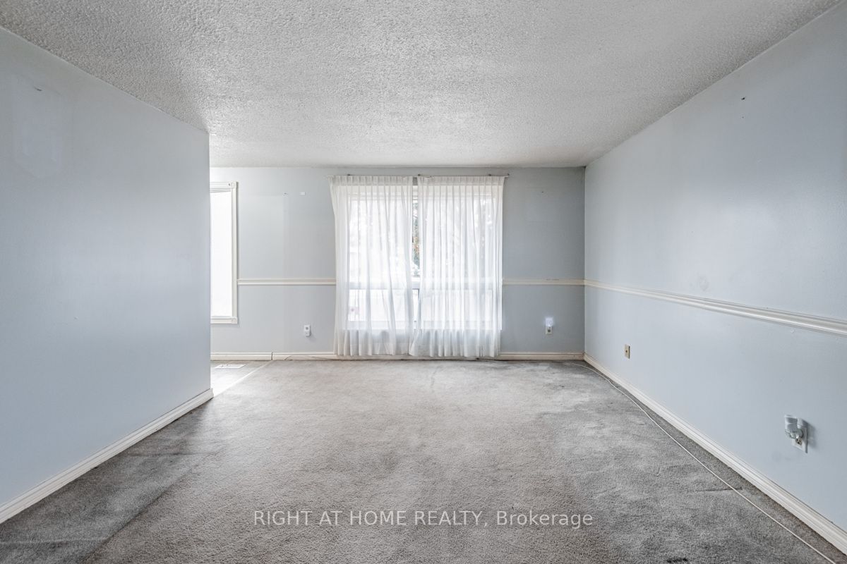 741 Downview Cres