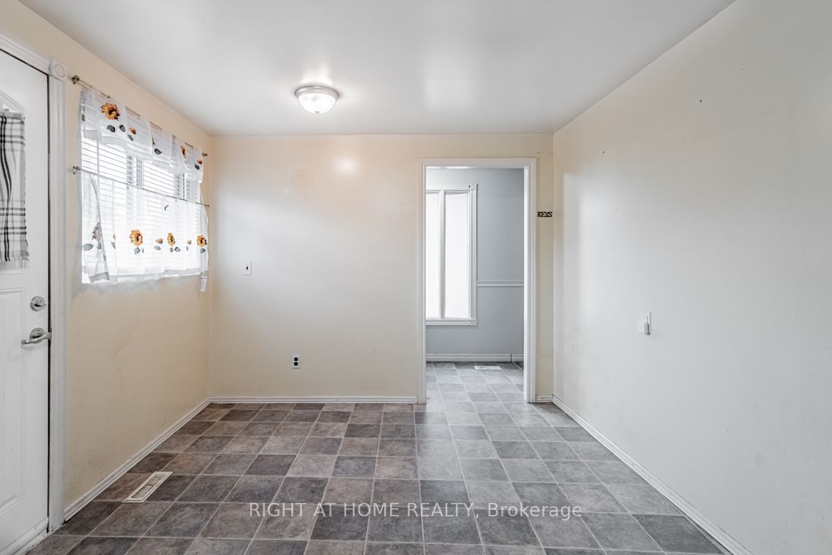741 Downview Cres