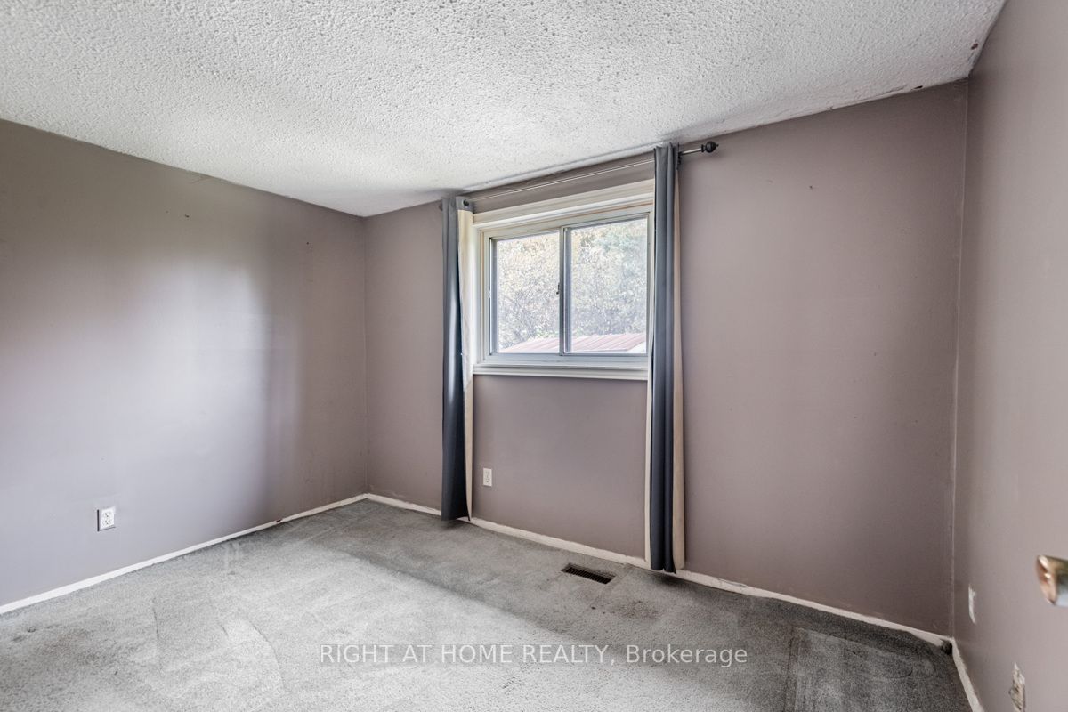 741 Downview Cres