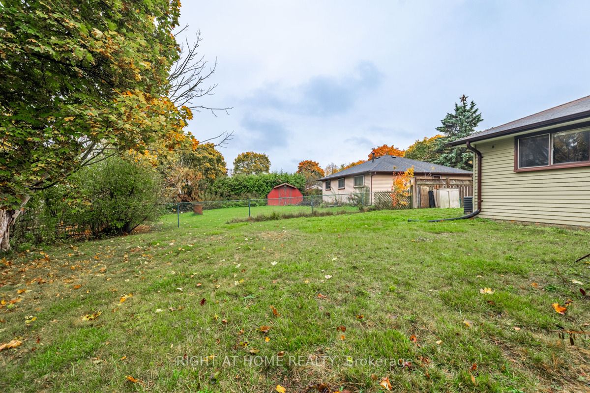 741 Downview Cres