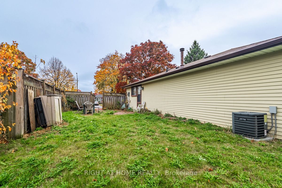 741 Downview Cres