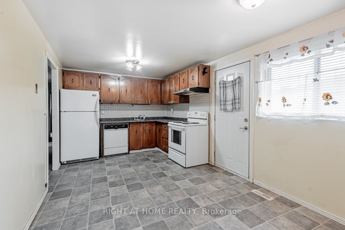 741 Downview Cres