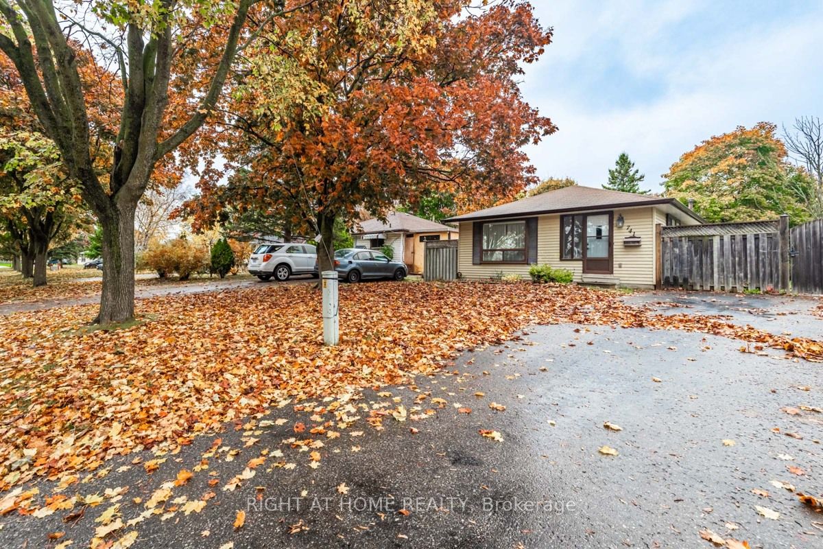 741 Downview Cres
