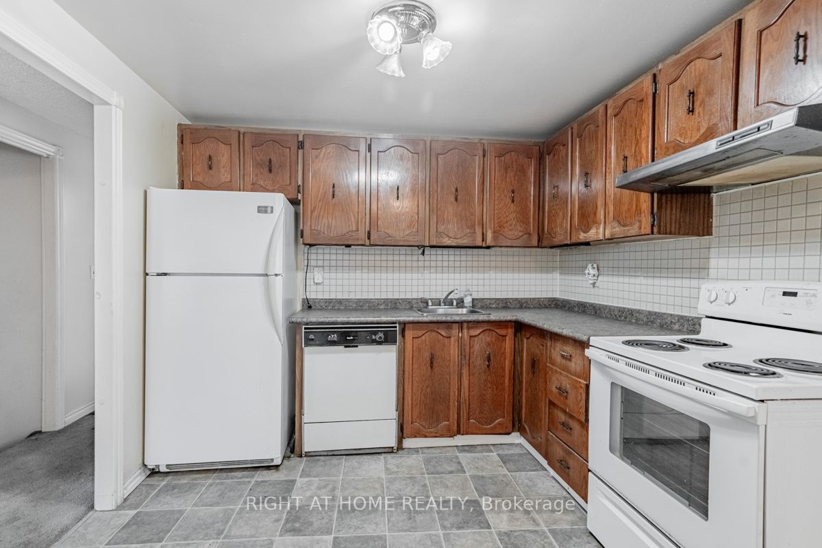 741 Downview Cres