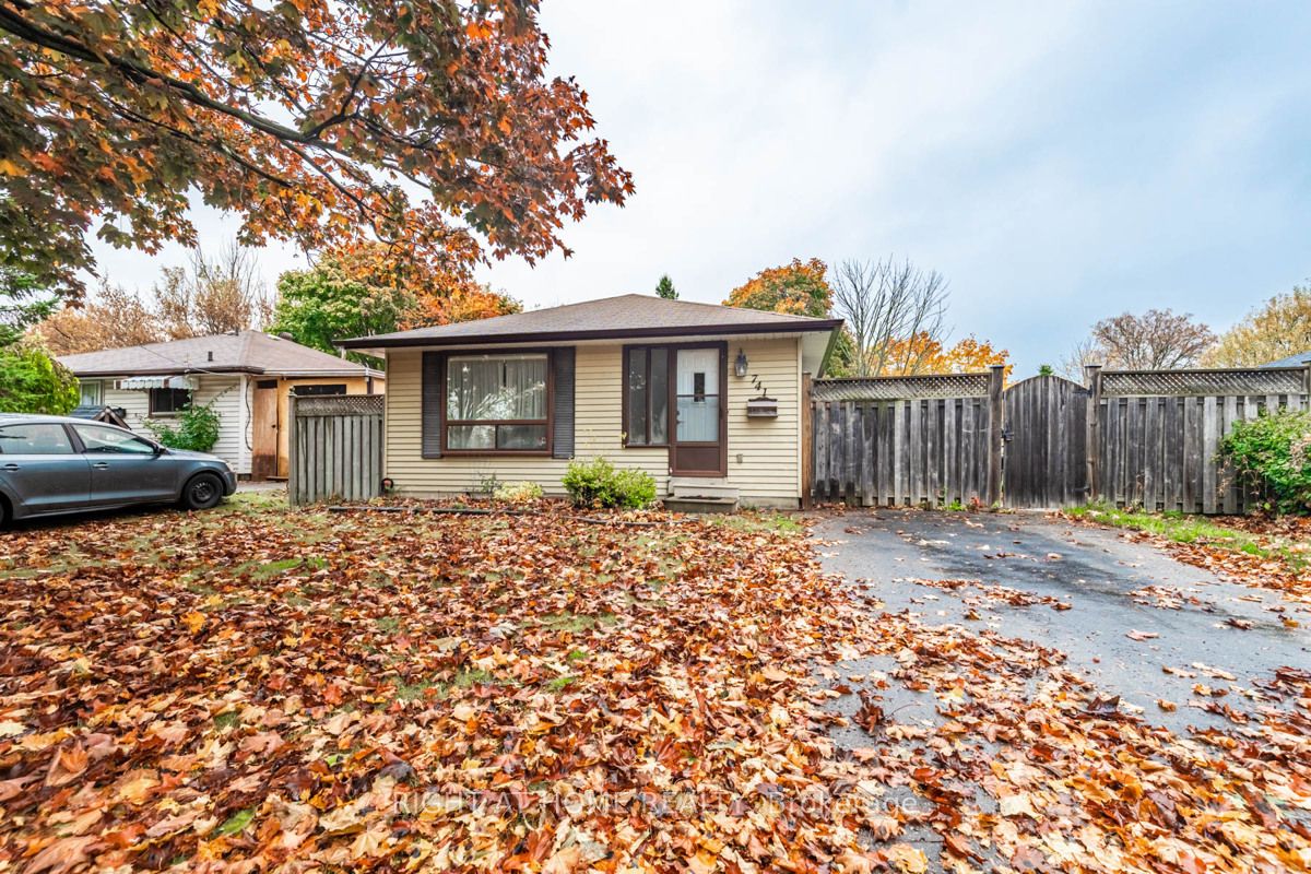 741 Downview Cres