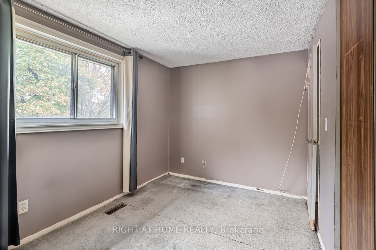741 Downview Cres
