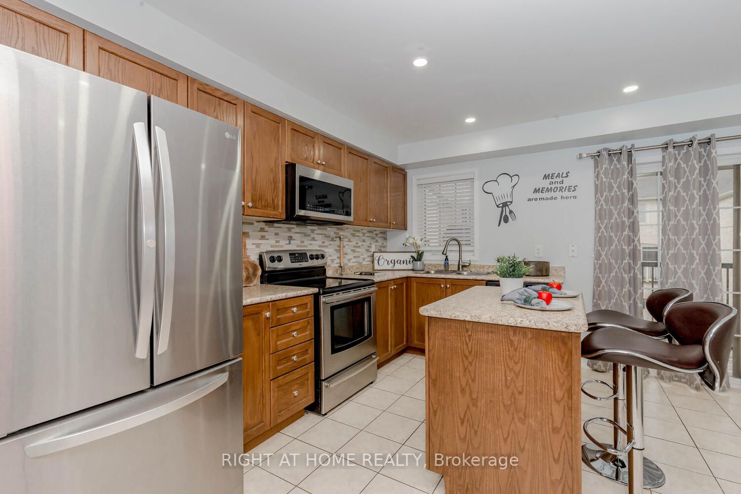 958 Audley Road N
