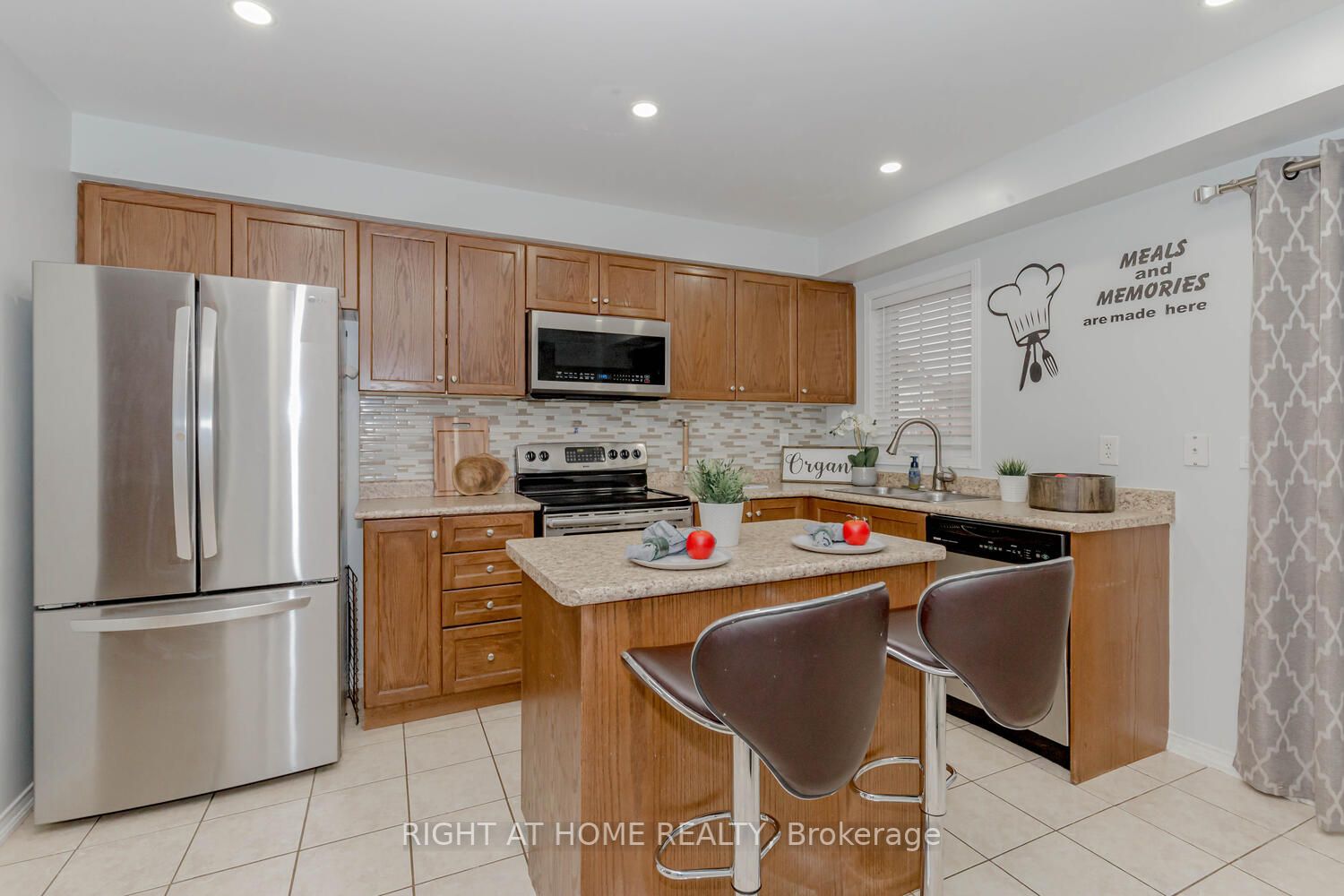 958 Audley Road N