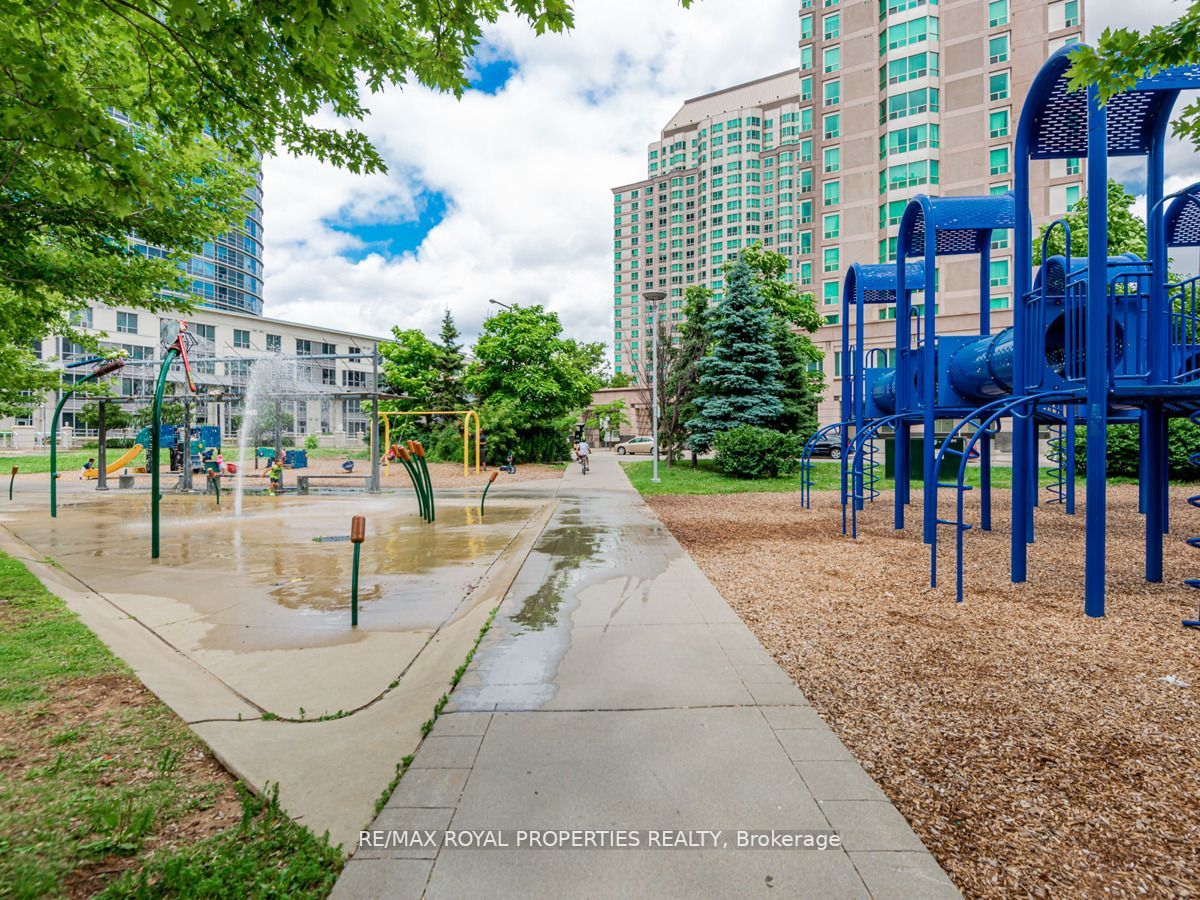 1 Lee Centre Dr, #2106
