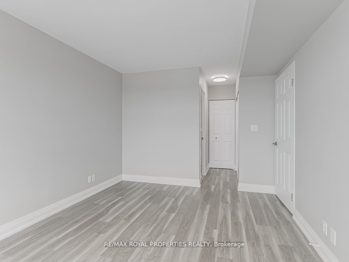 1 Lee Centre Dr, #2106