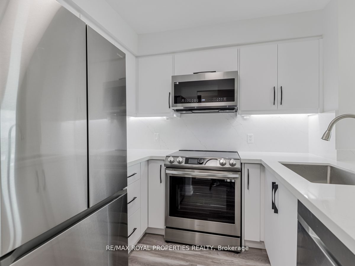1 Lee Centre Dr, #2106