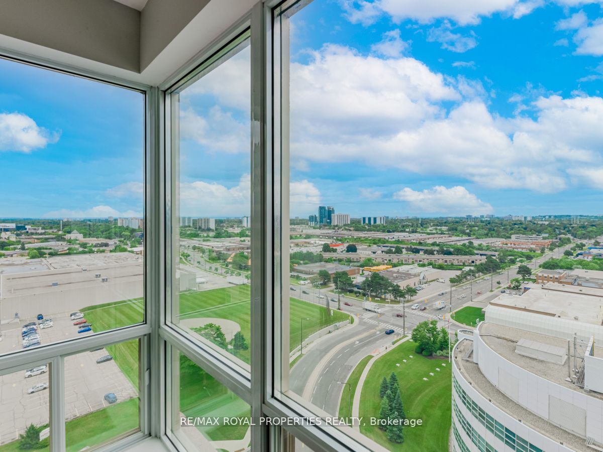 1 Lee Centre Dr, #2106