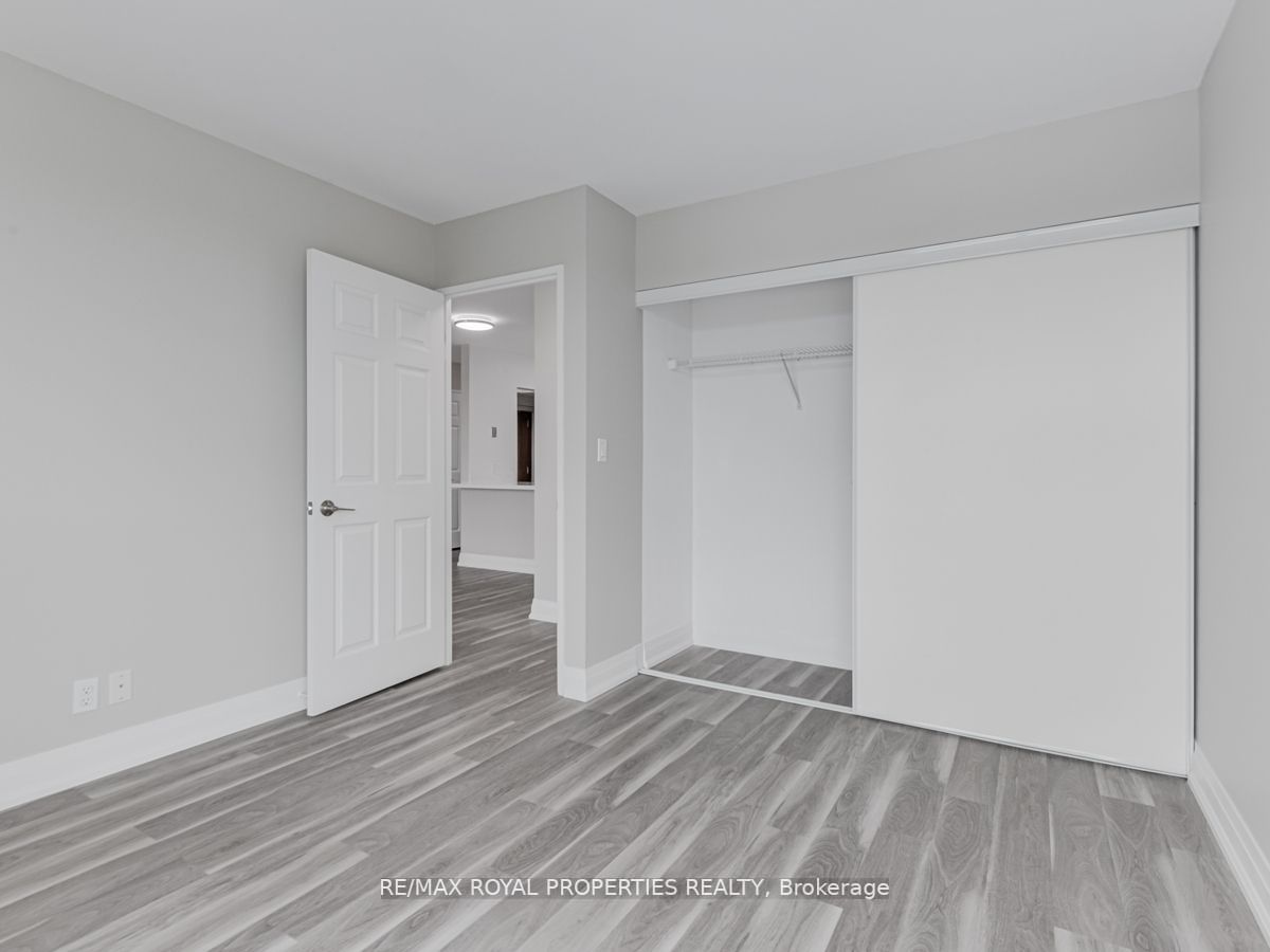 1 Lee Centre Dr, #2106