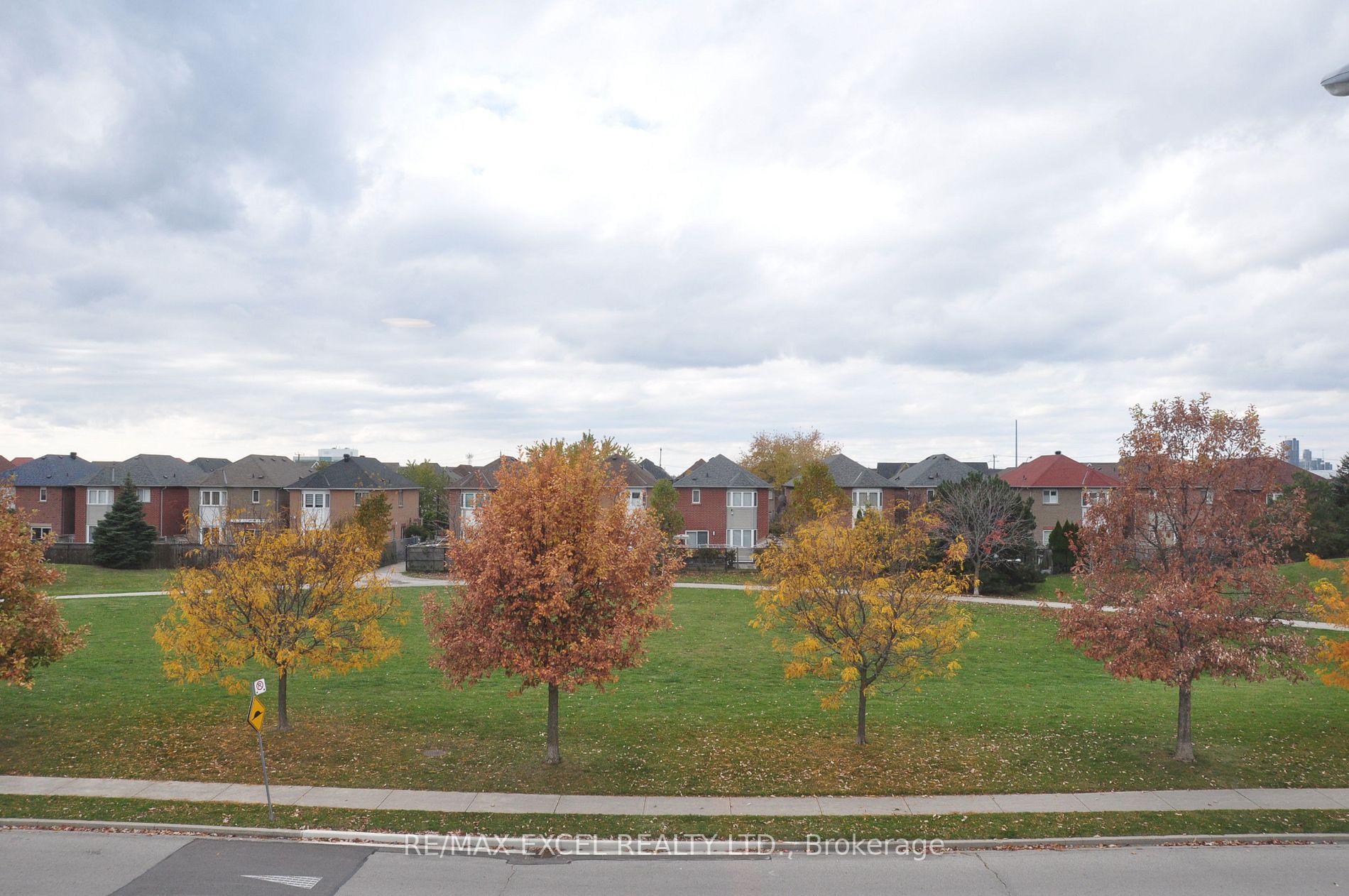 95 Mondeo Dr, #56