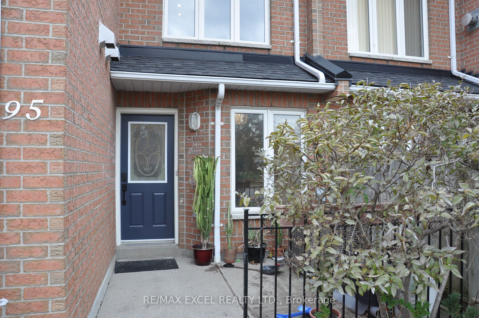 95 Mondeo Dr, #56
