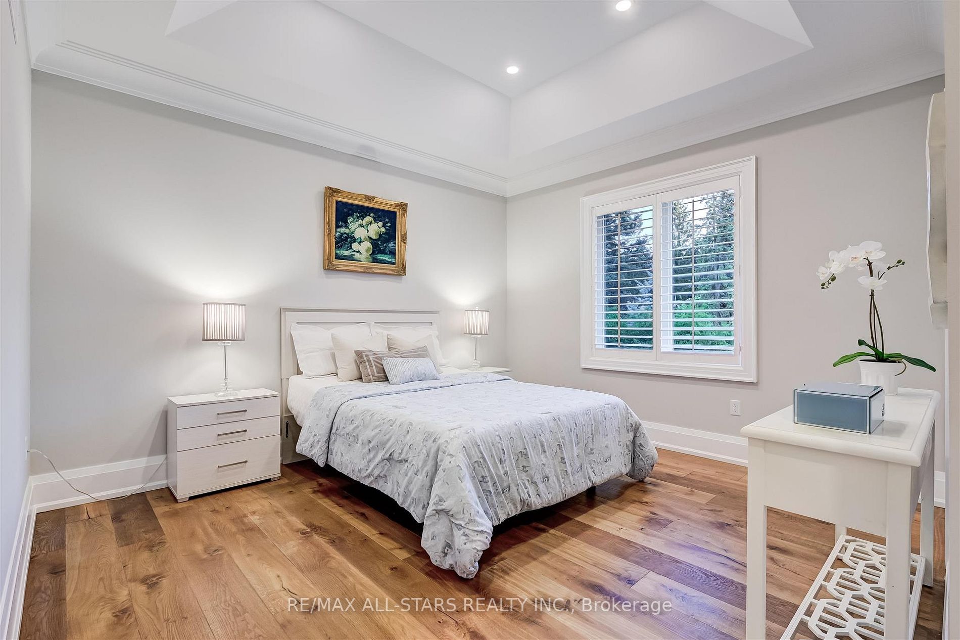 7 Brinloor Blvd
