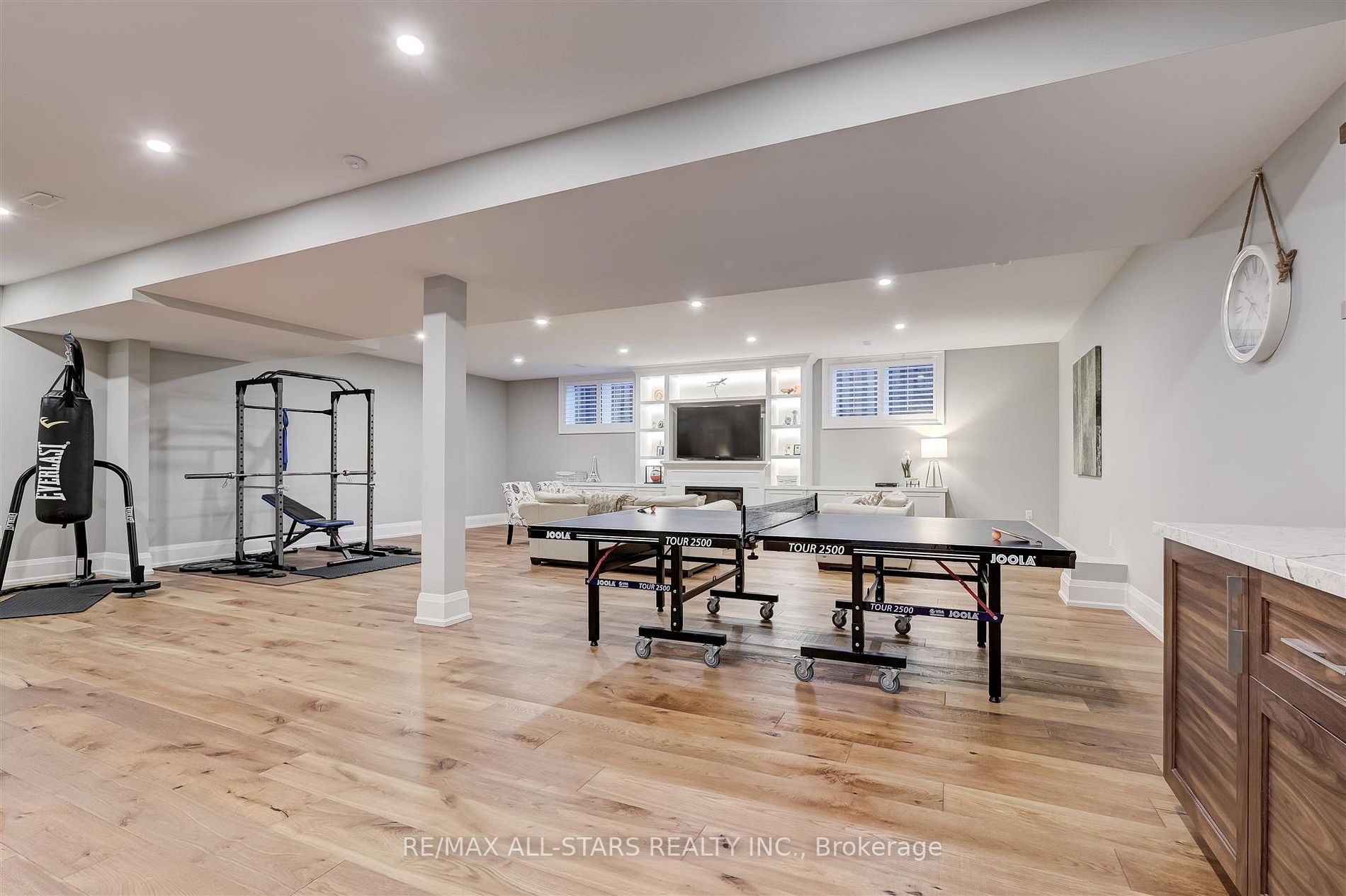 7 Brinloor Blvd