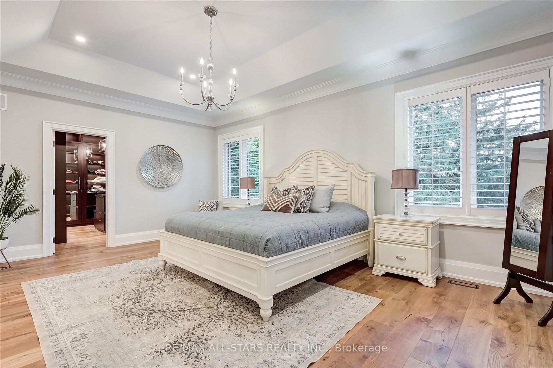 7 Brinloor Blvd