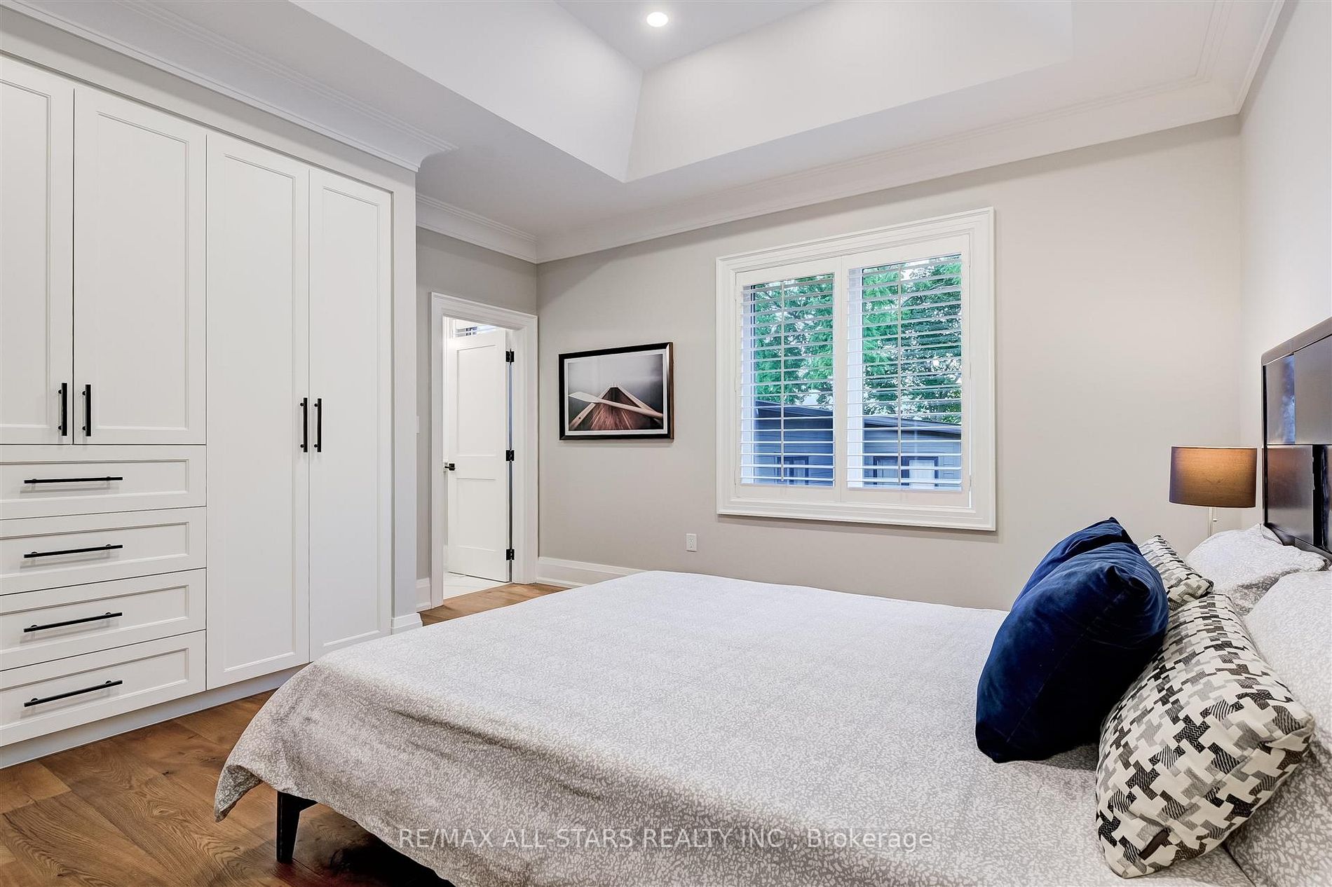 7 Brinloor Blvd
