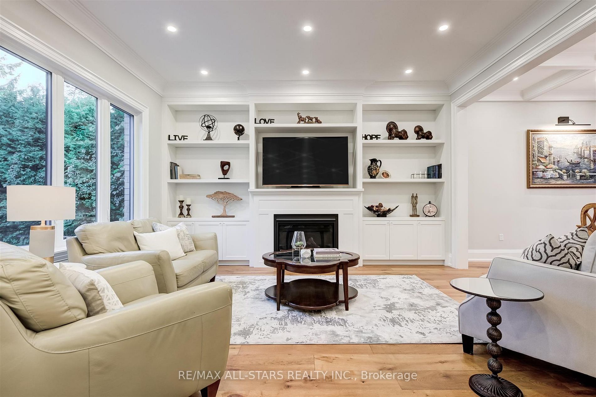 7 Brinloor Blvd