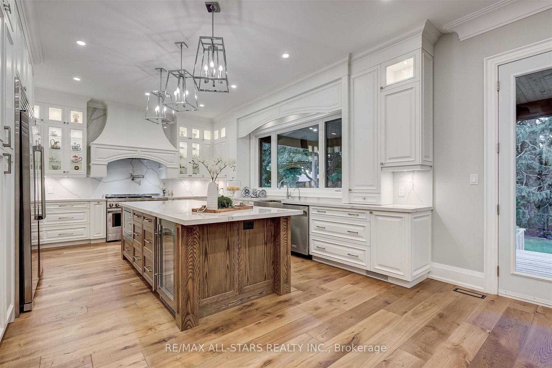 7 Brinloor Blvd