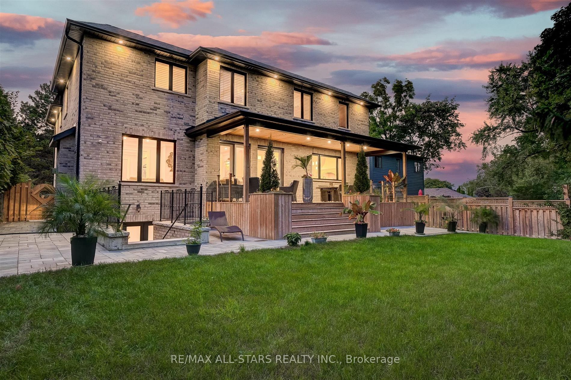 7 Brinloor Blvd