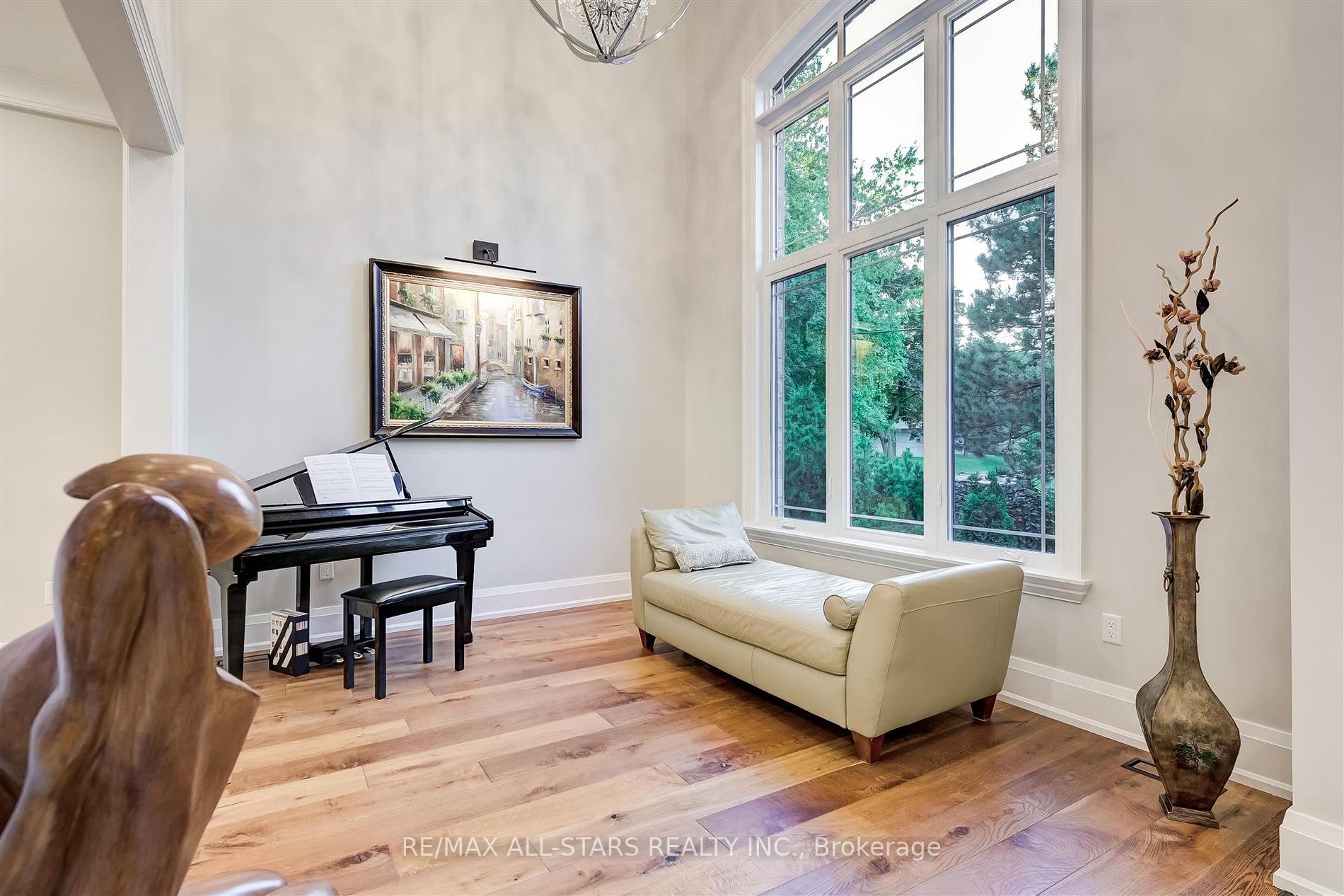 7 Brinloor Blvd