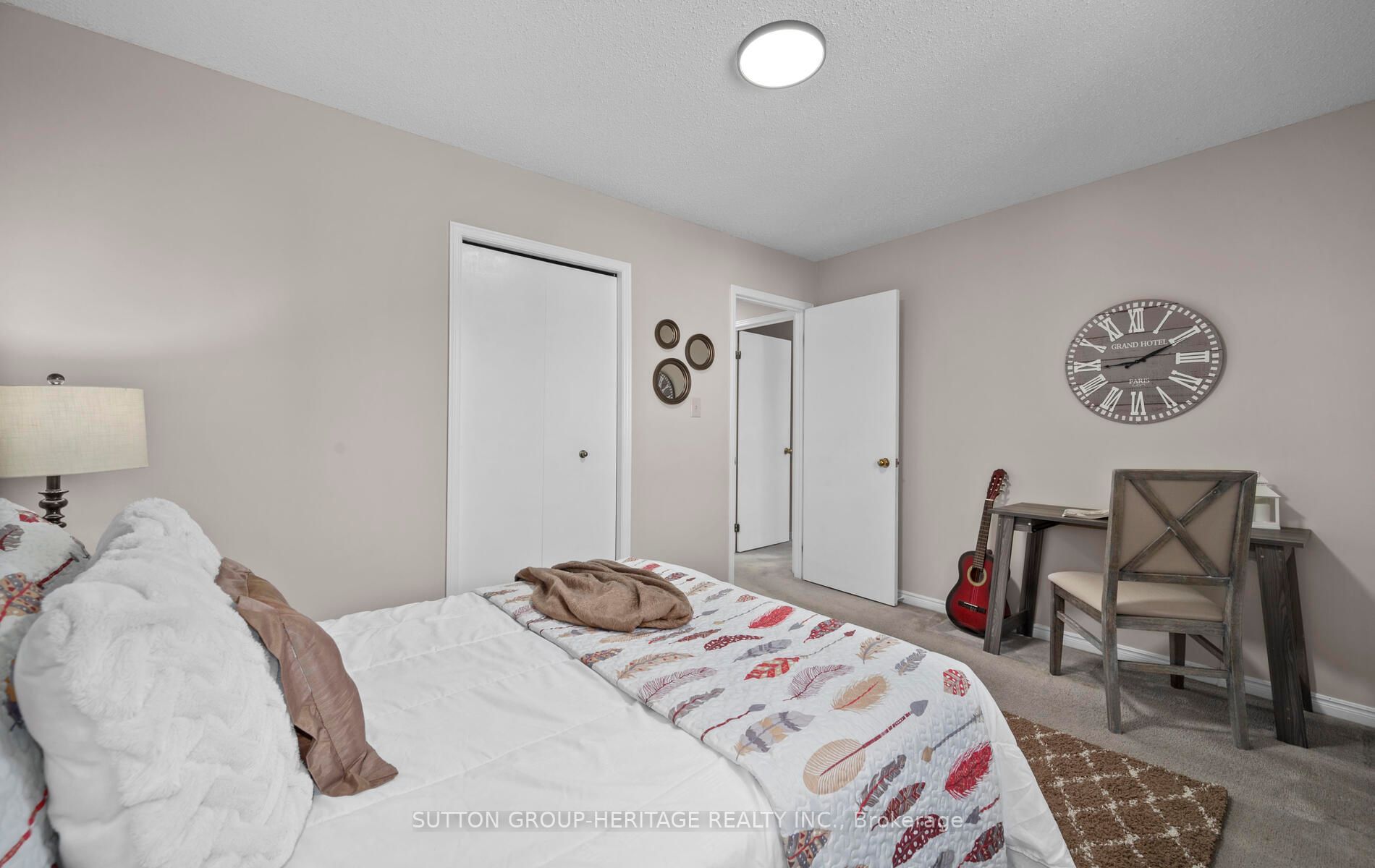 260 Glenabbey Dr