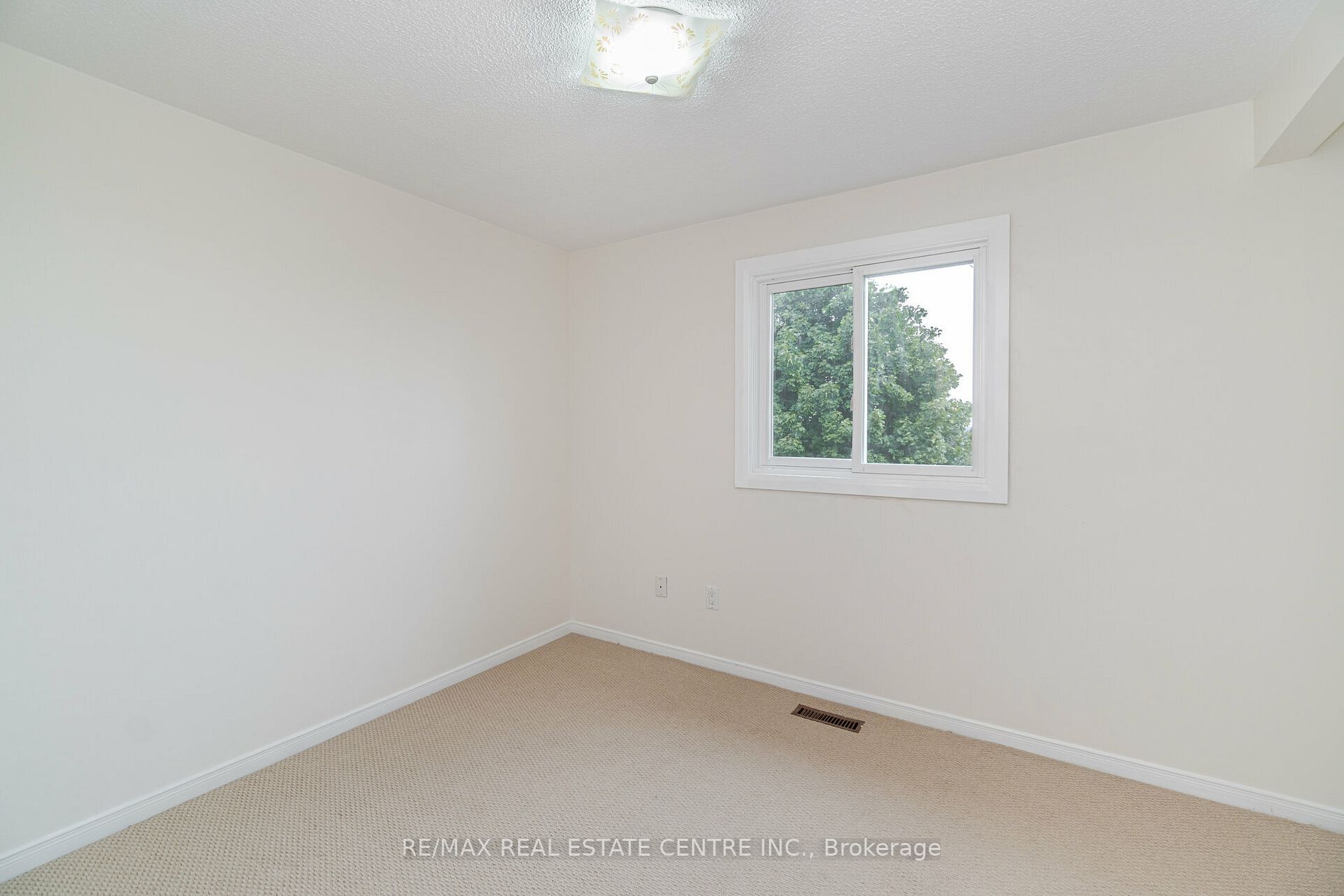 35 Fernbank Place