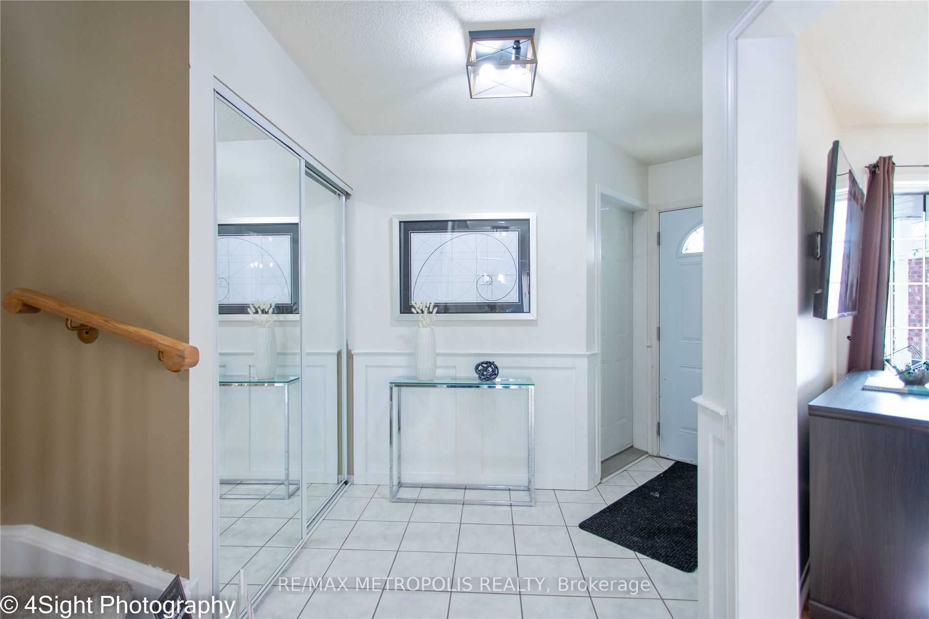 10 Bonnycastle Dr