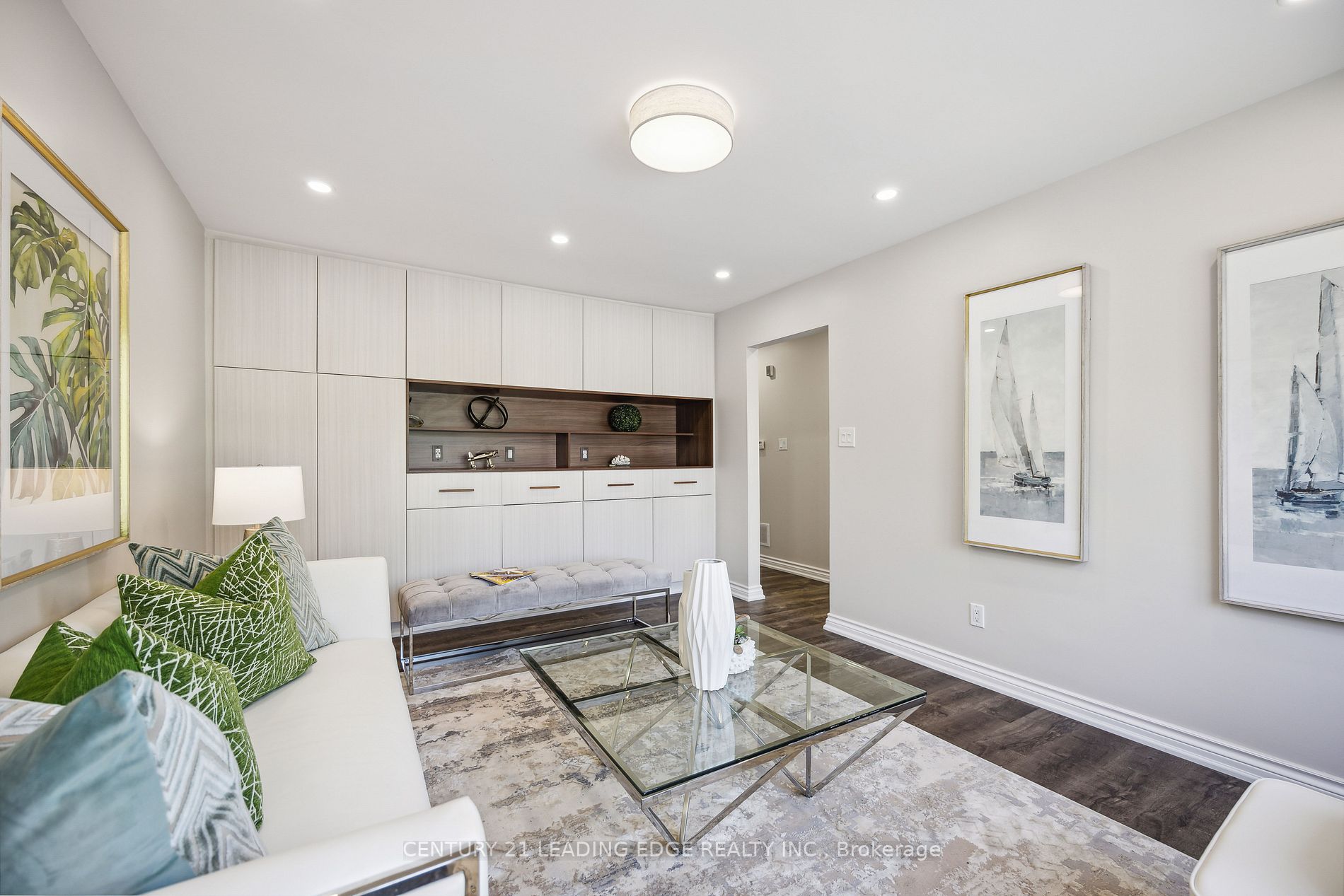 961 Roundelay Drive