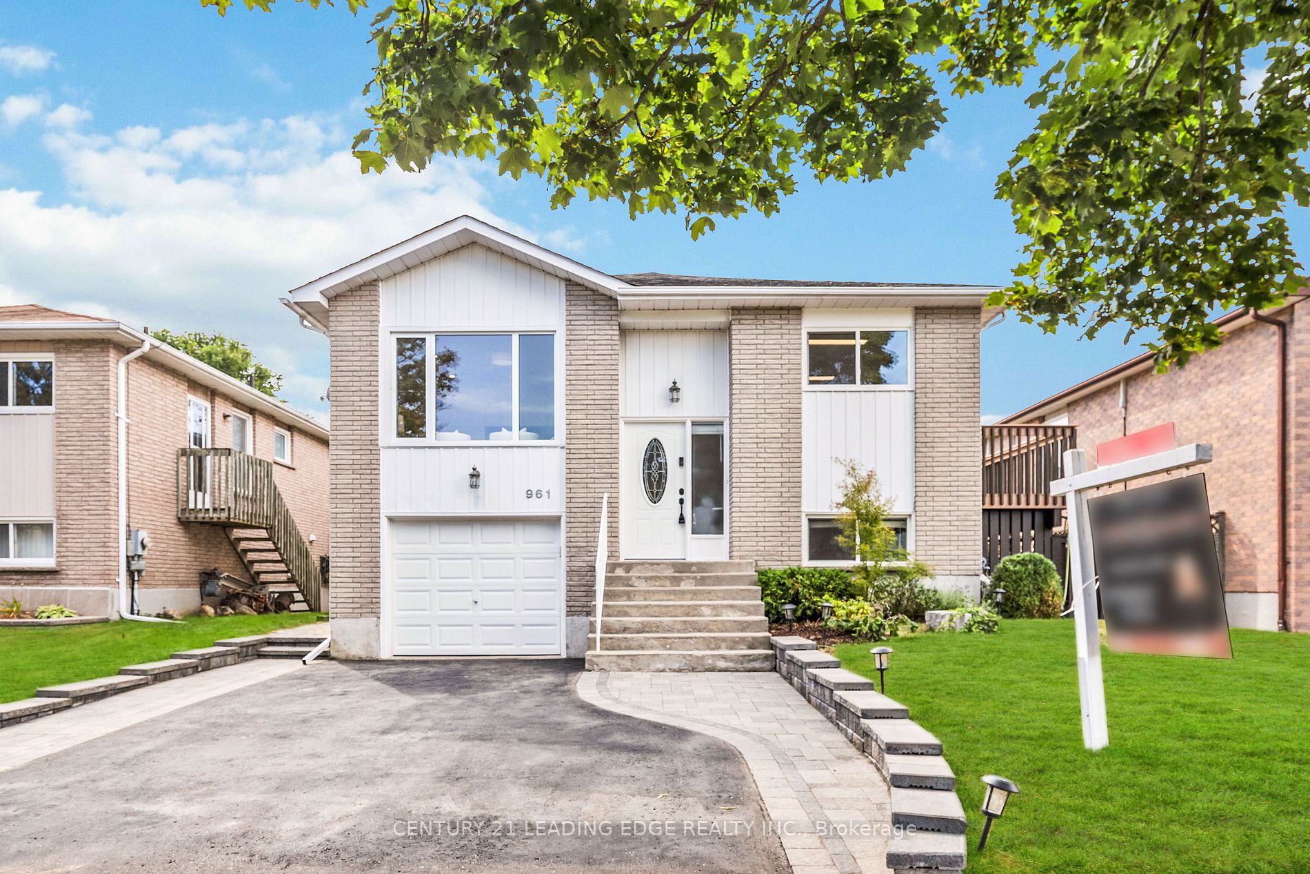 961 Roundelay Drive